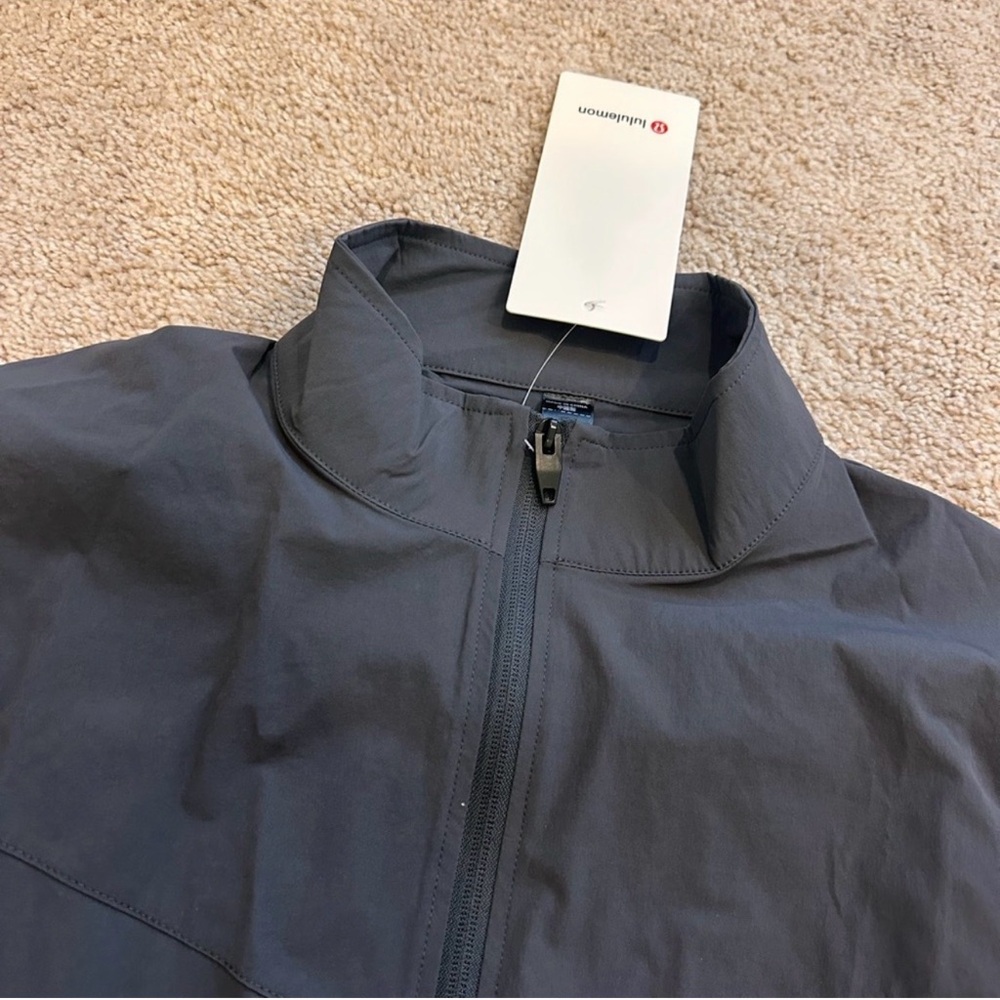 lululemon athletica Men's Lightweight Shirt Jacket in Charcoal Gray